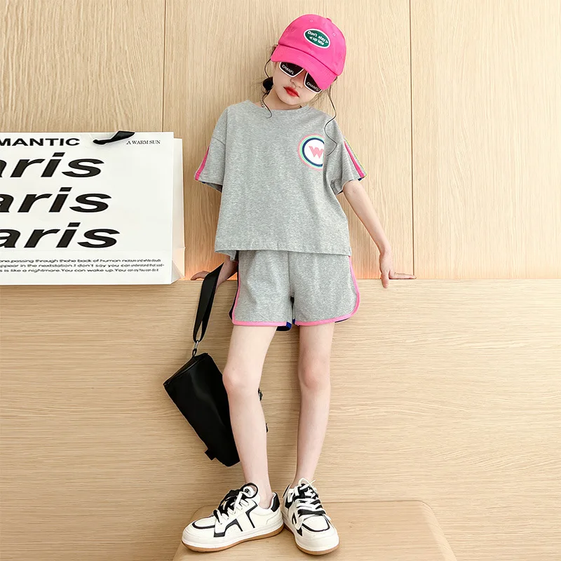 Корейска детска летни дрехи 2023 г., къс ръкав за момичета по-малки деца + ежедневни панталони, комплект от 2 теми, дрехи за почивка за тийнейджъри, спортен костюм Изображение 0