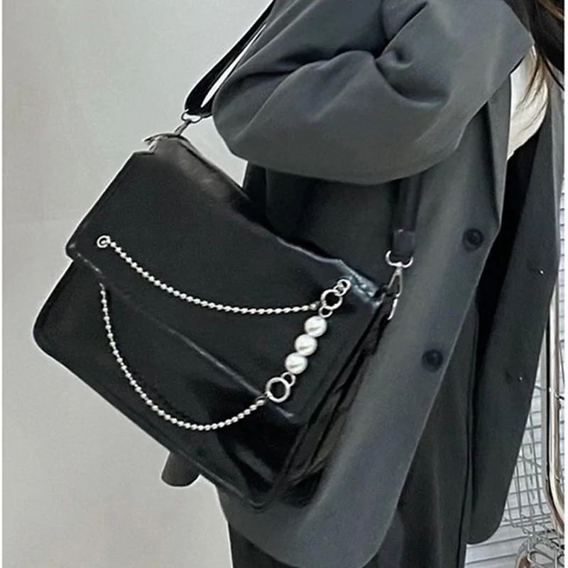 Нишевый Дизайн, Черна чанта-тоут Голям капацитет на едното рамо, Жените новост 2023 г., Женствена чанта-месинджър на рамото, Големи размери за ръце Изображение 0