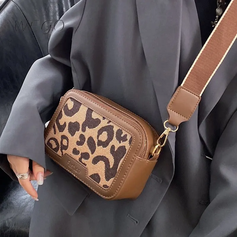 Популярната Малка квадратна чанта 2023 Нова Лятна дамска чанта С широк пагон, чанти през рамо с леопардовым модел Изображение 0