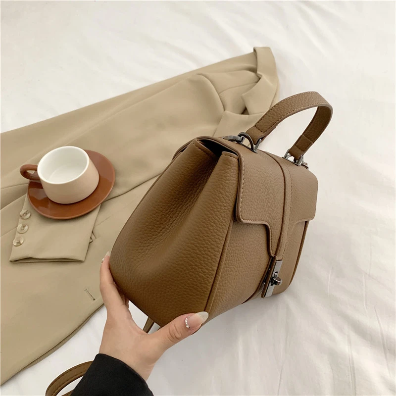 2023 Нови Луксозни Дизайнерски чанти с ключалка, Женствена чанта през рамо, Модерен Висококачествена Кожена чанта През рамо, Дамски портфейл Изображение 1