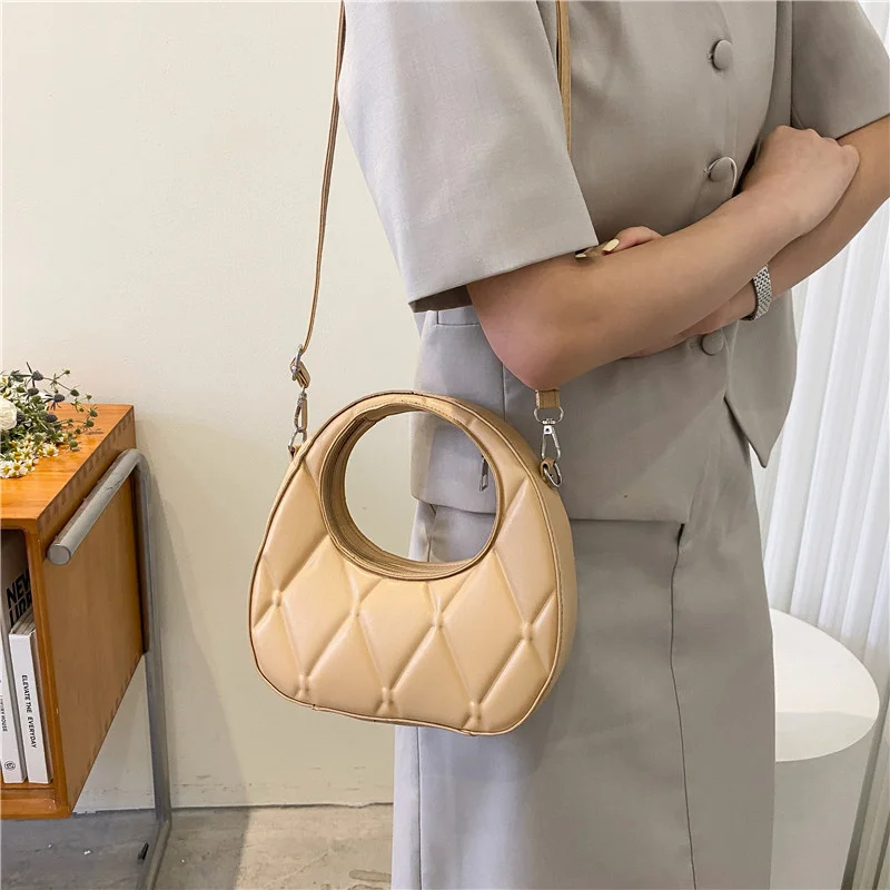 Високо качество, 2022, Нова Мода Жените Однотонная чанта във формата на Полумесец, Универсална чанта през рамо, Известен луксозен дизайнерски Cc Изображение 1