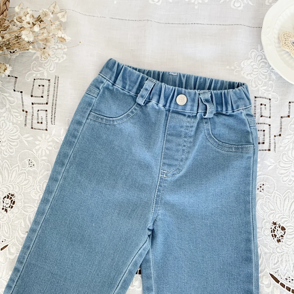 deer jonmi 2023, Есенни нови дънкови панталони в корейски стил за малки момичета, еластични, меки детски дънки, детски ежедневни разкроена панталони Изображение 2