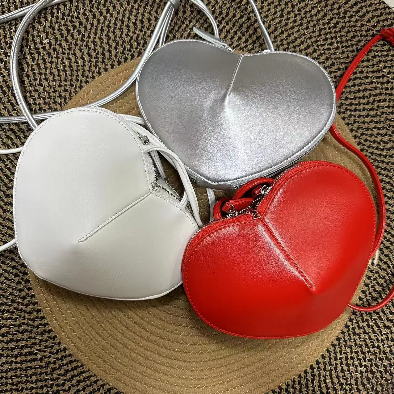 Дизайнерски Червена дамска чанта във формата на сърца, модерна чанта през рамо, лесна и универсална чанта във формата на миди Изображение 2