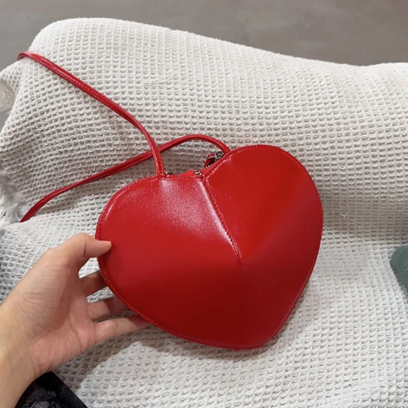 Дизайнерски Червена дамска чанта във формата на сърца, модерна чанта през рамо, лесна и универсална чанта във формата на миди Изображение 3