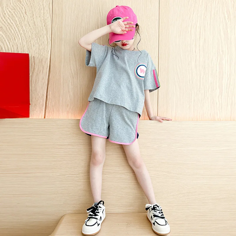 Корейска детска летни дрехи 2023 г., къс ръкав за момичета по-малки деца + ежедневни панталони, комплект от 2 теми, дрехи за почивка за тийнейджъри, спортен костюм Изображение 3