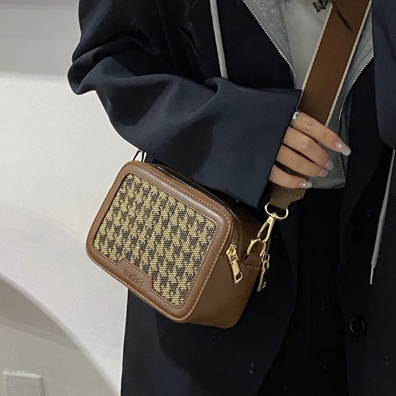 Популярната Малка квадратна чанта 2023 Нова Лятна дамска чанта С широк пагон, чанти през рамо с леопардовым модел Изображение 3