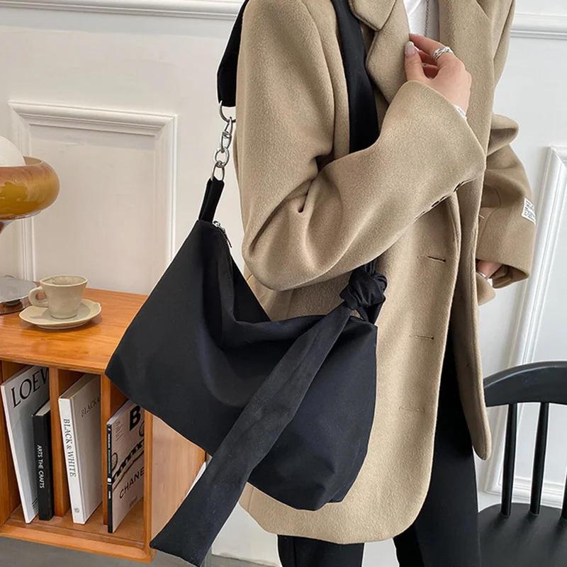 Черна чанта през рамо, жените дизайнерска чанта 2022, Найлон верига за пазаруване, Сваляща се Регулируема презрамка на чанта-месинджър Изображение 4