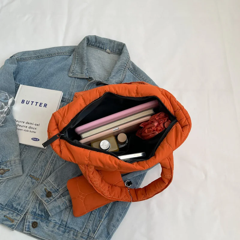 Дамски Чанта през рамо с Подплата от плат с ЛЯВАТА ръка, 2023, Корейската Модна Дизайнерска Мека Модерна Зимна Чанта и Портмоне Y2k Изображение 5