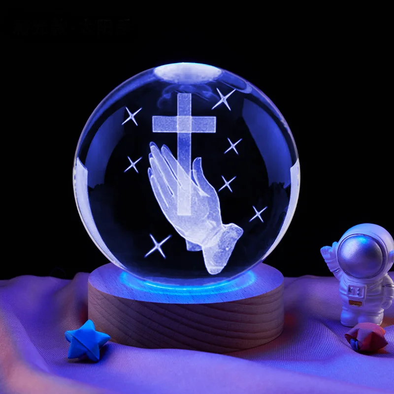 3D кристална топка, кръст в ръка с цветен led ночником, подаръци за молещи ръце за жени, мъже, християни Изображение 0