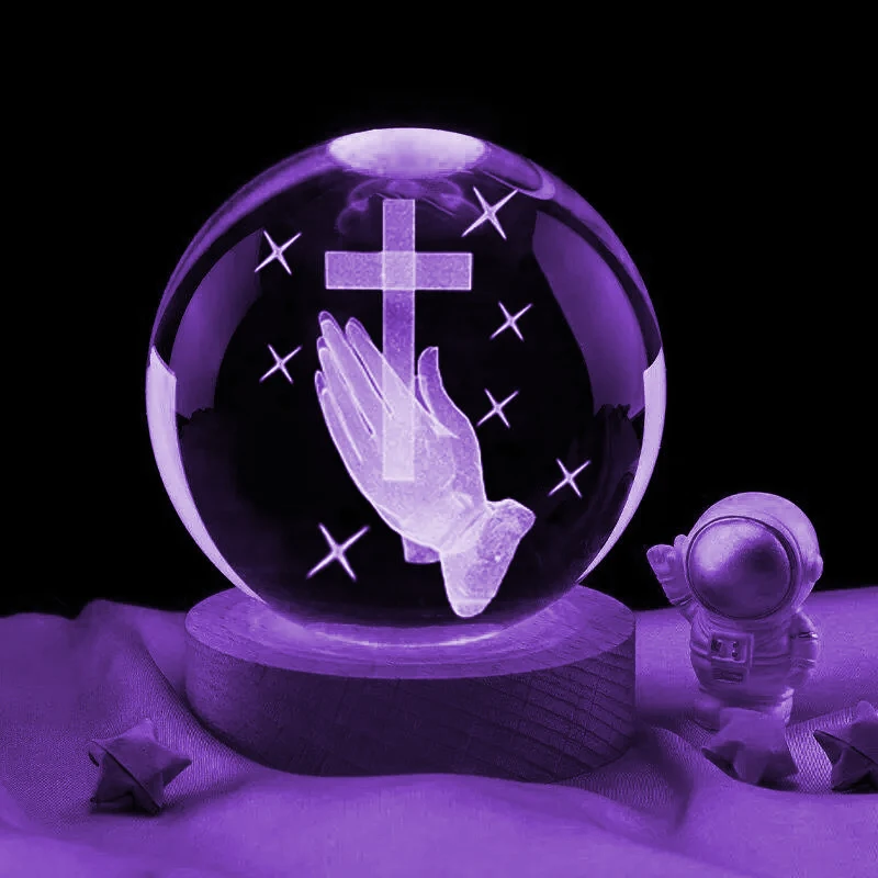 3D кристална топка, кръст в ръка с цветен led ночником, подаръци за молещи ръце за жени, мъже, християни Изображение 1
