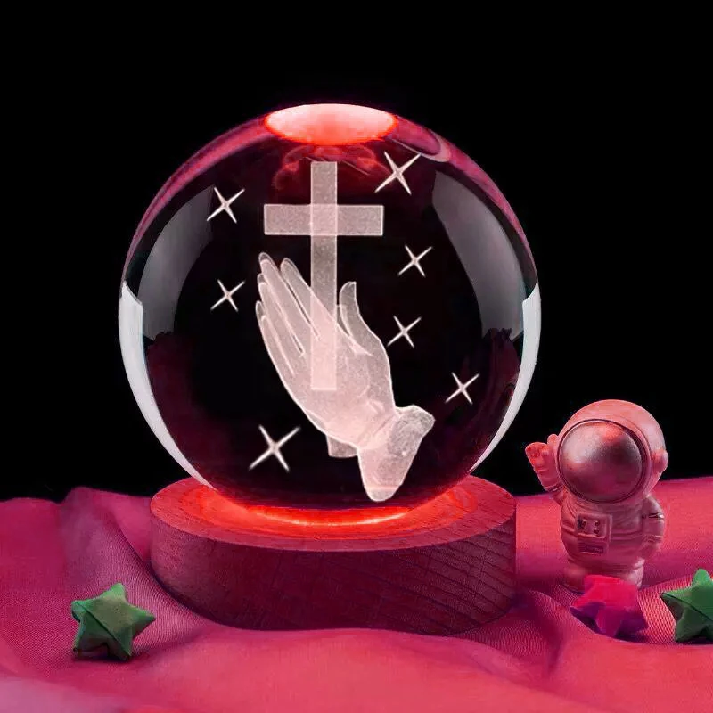 3D кристална топка, кръст в ръка с цветен led ночником, подаръци за молещи ръце за жени, мъже, християни Изображение 2